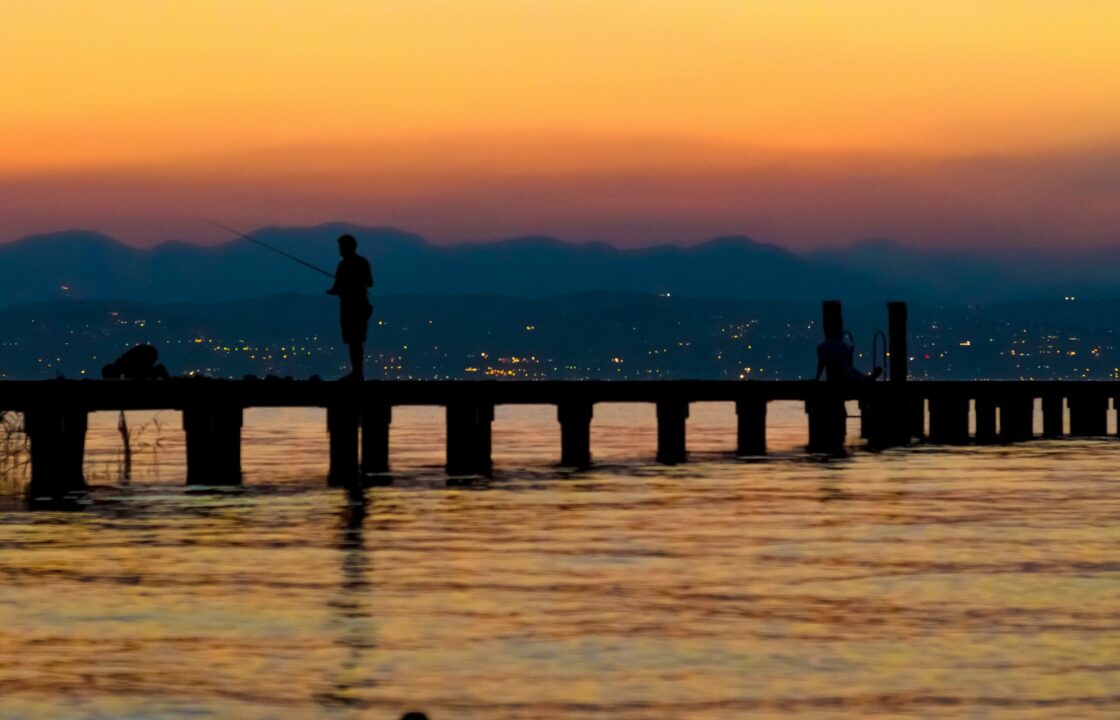 Sonnenuntergang mit dem Boot am Gardasee Sirmione